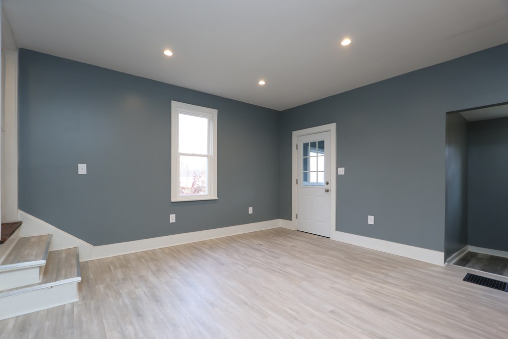 272 W 5th Street, Mansfield, Ohio 44903, 3 Bedrooms Bedrooms, ,1 BathroomBathrooms,Residential,For Sale,5th Street,9069968