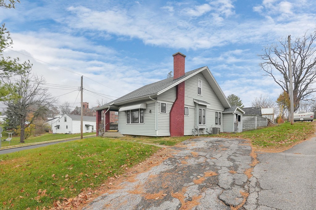 125 E Marion Street, Mount Gilead, Ohio 43338, 4 Bedrooms Bedrooms, ,1 BathroomBathrooms,Residential,For Sale,Marion Street,9070004 125 E Marion Street, Mount Gilead, Ohio 43338, 4 Bedrooms Bedrooms, ,1 BathroomBathrooms,Residential,For Sale,Marion Street,9070004