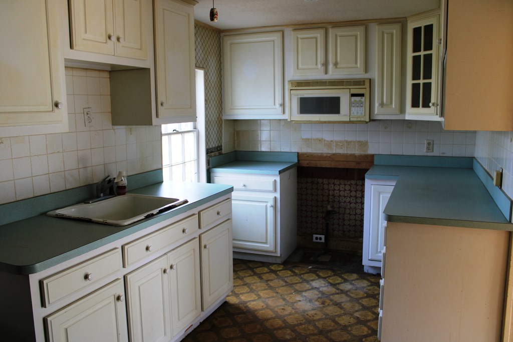 27 E Main St, Lucas, Ohio 44843, 3 Bedrooms Bedrooms, ,1 BathroomBathrooms,Residential,For Sale,Main St,9069961