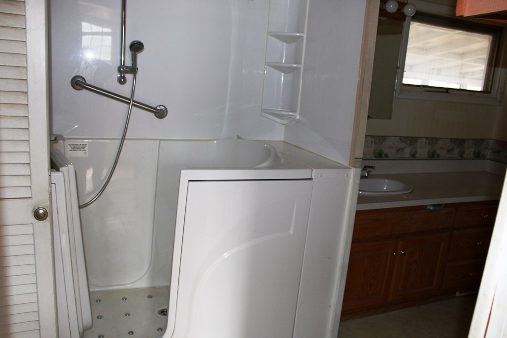 27 E Main St, Lucas, Ohio 44843, 3 Bedrooms Bedrooms, ,1 BathroomBathrooms,Residential,For Sale,Main St,9069961