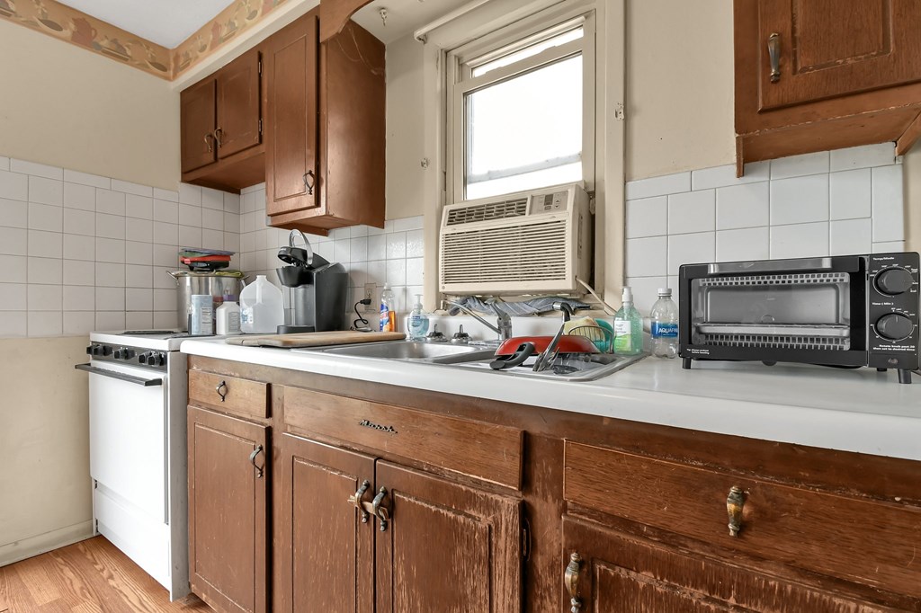 1303 - 1305 Wolford Road, Mansfield, Ohio 44903, 4 Bedrooms Bedrooms, ,Residential Income,For Sale,- 1305 Wolford Road,9070081