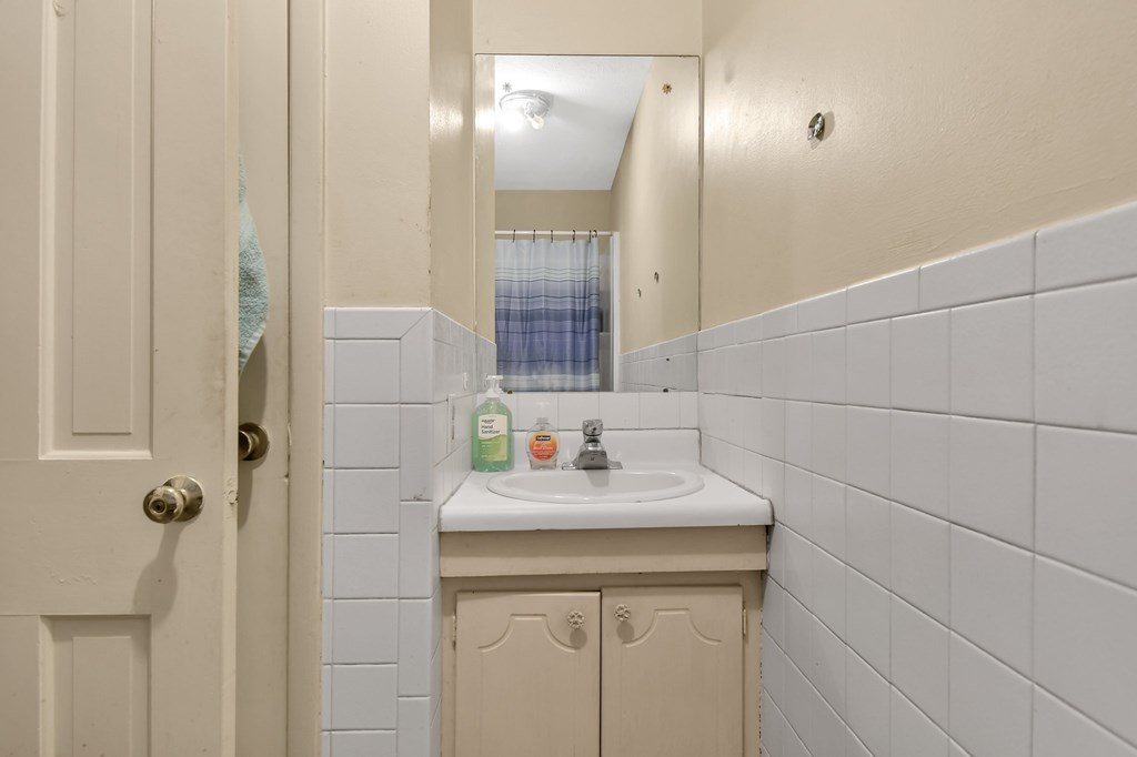 1303 - 1305 Wolford Road, Mansfield, Ohio 44903, 4 Bedrooms Bedrooms, ,Residential Income,For Sale,- 1305 Wolford Road,9070081