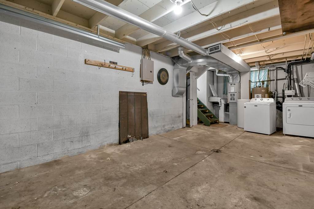 1303 - 1305 Wolford Road, Mansfield, Ohio 44903, 4 Bedrooms Bedrooms, ,Residential Income,For Sale,- 1305 Wolford Road,9070081