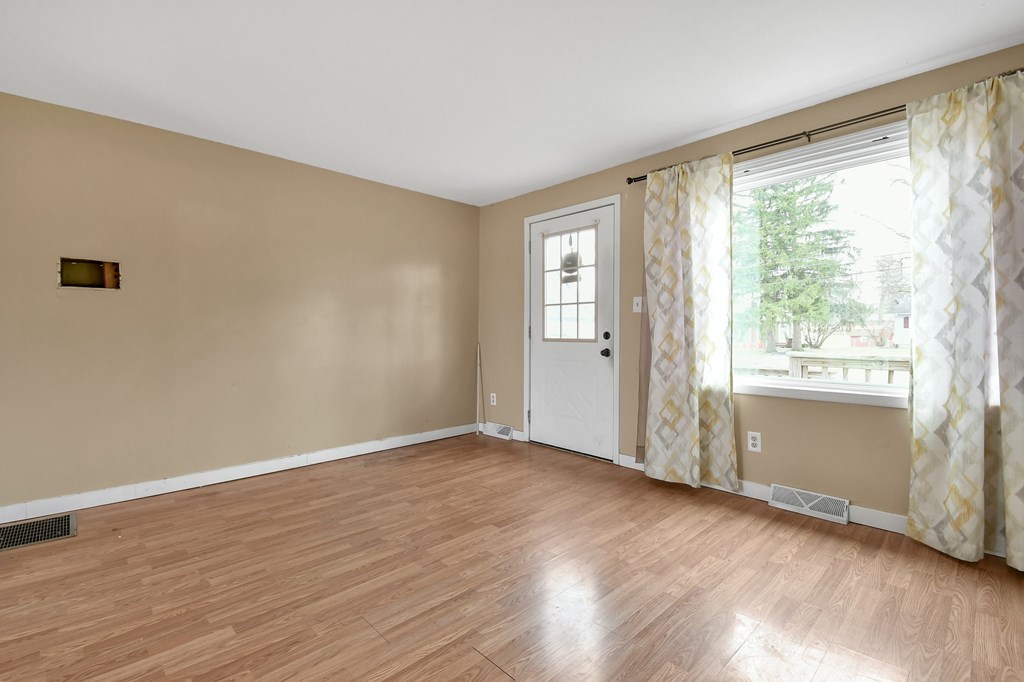 1303 - 1305 Wolford Road, Mansfield, Ohio 44903, 4 Bedrooms Bedrooms, ,Residential Income,For Sale,- 1305 Wolford Road,9070081