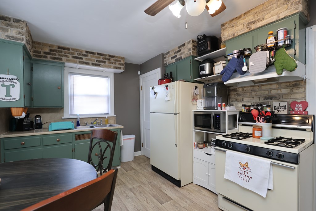 466 Pennsylvania Avenue, Mansfield, Ohio 44905, 3 Bedrooms Bedrooms, ,1 BathroomBathrooms,Residential,For Sale,Pennsylvania Avenue,9070109 466 Pennsylvania Avenue, Mansfield, Ohio 44905, 3 Bedrooms Bedrooms, ,1 BathroomBathrooms,Residential,For Sale,Pennsylvania Avenue,9070109