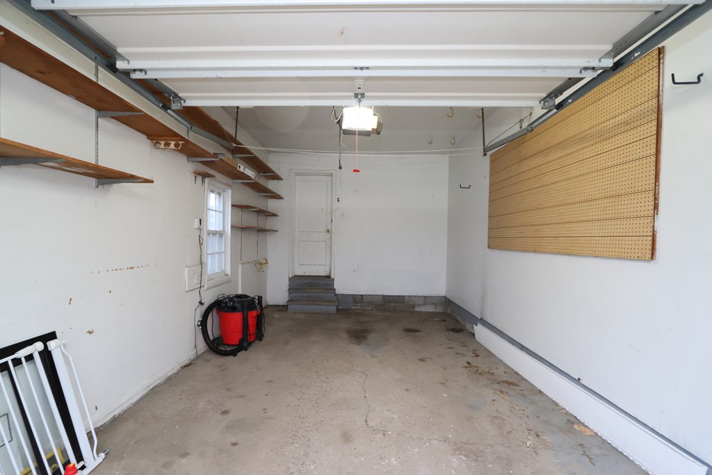 14 Maxwell, Shelby, Ohio 44875, 2 Bedrooms Bedrooms, ,1 BathroomBathrooms,Residential,For Sale,Maxwell,9070111