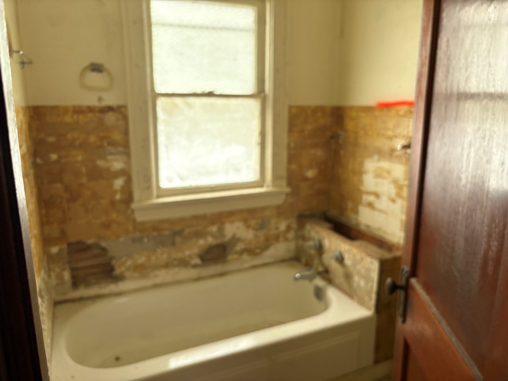 4070 East 141 Street, Cleveland, Ohio 44128, 4 Bedrooms Bedrooms, ,Residential Income,For Sale,East 141 Street,9070123