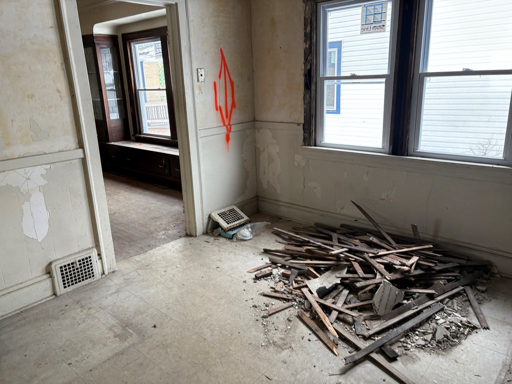 4070 East 141 Street, Cleveland, Ohio 44128, 4 Bedrooms Bedrooms, ,Residential Income,For Sale,East 141 Street,9070123