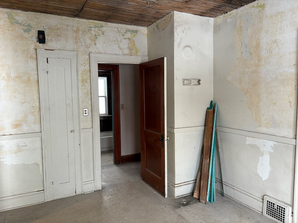 4070 East 141 Street, Cleveland, Ohio 44128, 4 Bedrooms Bedrooms, ,Residential Income,For Sale,East 141 Street,9070123