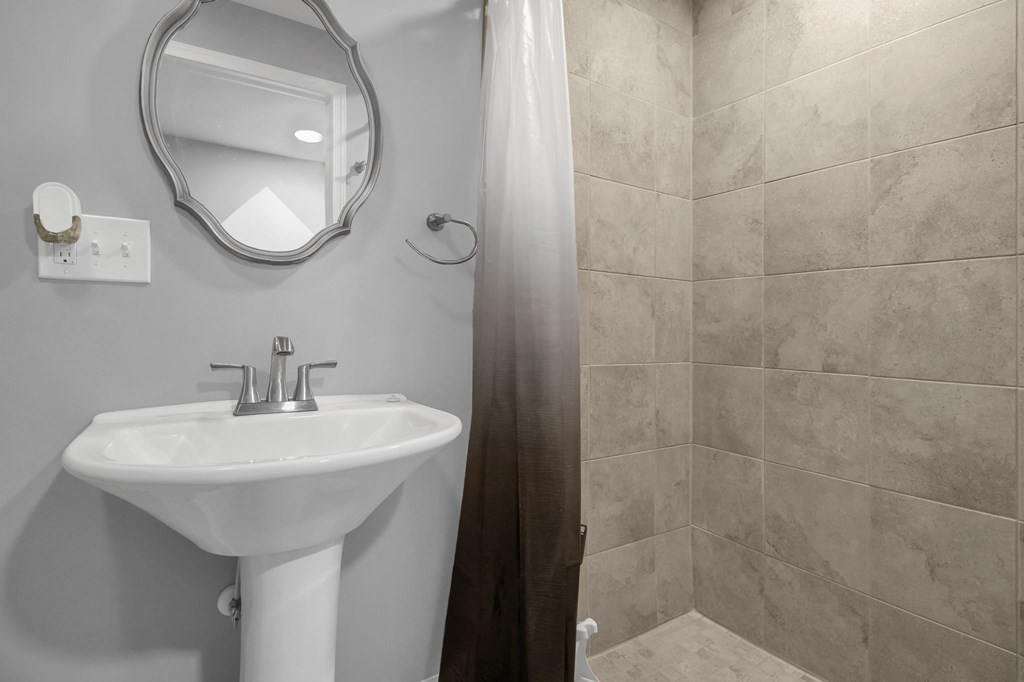 755 Locust Lane, Mansfield, Ohio 44907, 4 Bedrooms Bedrooms, ,3 BathroomsBathrooms,Residential,For Sale,Locust Lane,9070142