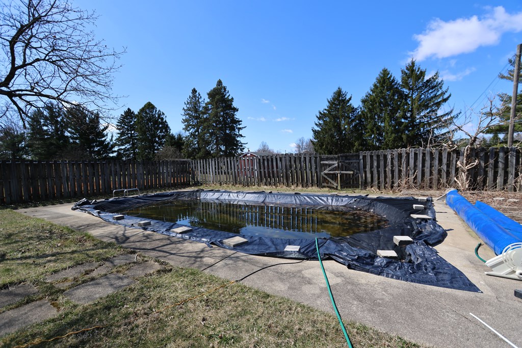 1740 Emerson Drive, Mansfield, Ohio 44904, 3 Bedrooms Bedrooms, ,2 BathroomsBathrooms,Residential,For Sale,Emerson Drive,9070143 1740 Emerson Drive, Mansfield, Ohio 44904, 3 Bedrooms Bedrooms, ,2 BathroomsBathrooms,Residential,For Sale,Emerson Drive,9070143