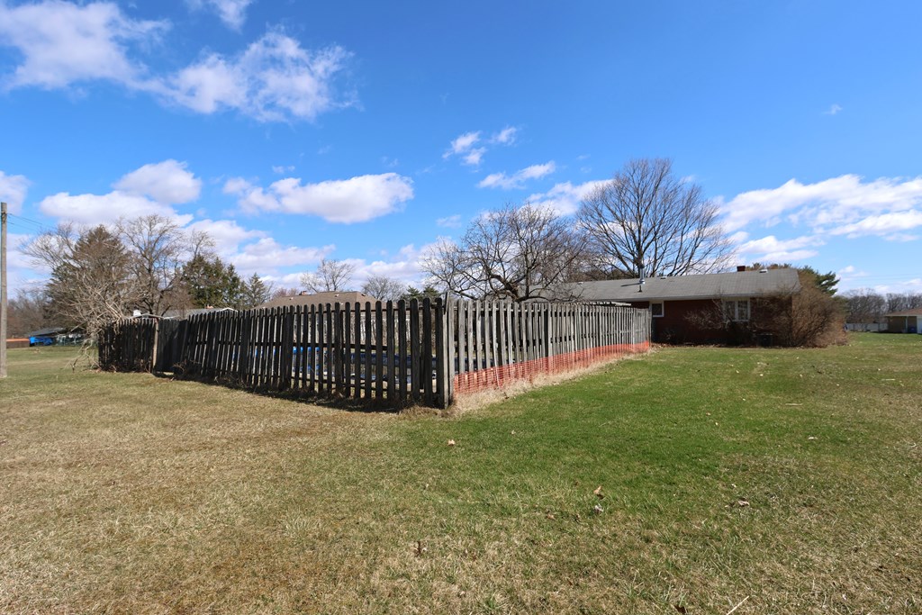 1740 Emerson Drive, Mansfield, Ohio 44904, 3 Bedrooms Bedrooms, ,2 BathroomsBathrooms,Residential,For Sale,Emerson Drive,9070143 1740 Emerson Drive, Mansfield, Ohio 44904, 3 Bedrooms Bedrooms, ,2 BathroomsBathrooms,Residential,For Sale,Emerson Drive,9070143