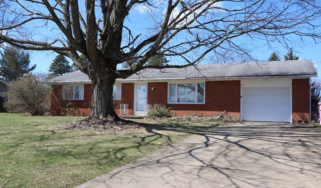 1740 Emerson Drive, Mansfield, Ohio 44904, 3 Bedrooms Bedrooms, ,2 BathroomsBathrooms,Residential,For Sale,Emerson Drive,9070143 1740 Emerson Drive, Mansfield, Ohio 44904, 3 Bedrooms Bedrooms, ,2 BathroomsBathrooms,Residential,For Sale,Emerson Drive,9070143