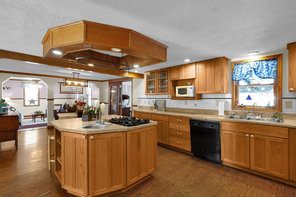 15 Lexington-Ontario Road, Ontario, Ohio 44906, 3 Bedrooms Bedrooms, ,2 BathroomsBathrooms,Residential,For Sale,Lexington-Ontario Road,9070164