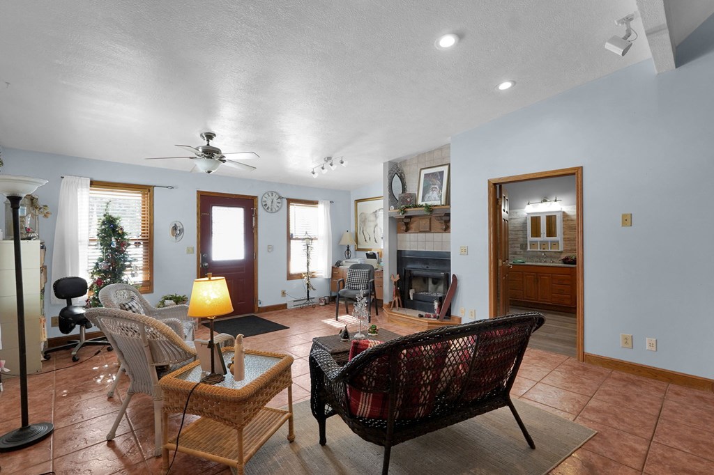 15 Lexington-Ontario Road, Ontario, Ohio 44906, 3 Bedrooms Bedrooms, ,2 BathroomsBathrooms,Residential,For Sale,Lexington-Ontario Road,9070164