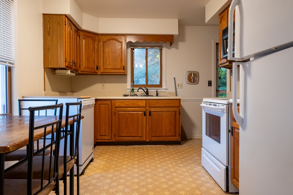 318 Charlotte Street, Bucyrus, Ohio 44820, 2 Bedrooms Bedrooms, ,1 BathroomBathrooms,Residential,For Sale,Charlotte Street,9070304 318 Charlotte Street, Bucyrus, Ohio 44820, 2 Bedrooms Bedrooms, ,1 BathroomBathrooms,Residential,For Sale,Charlotte Street,9070304