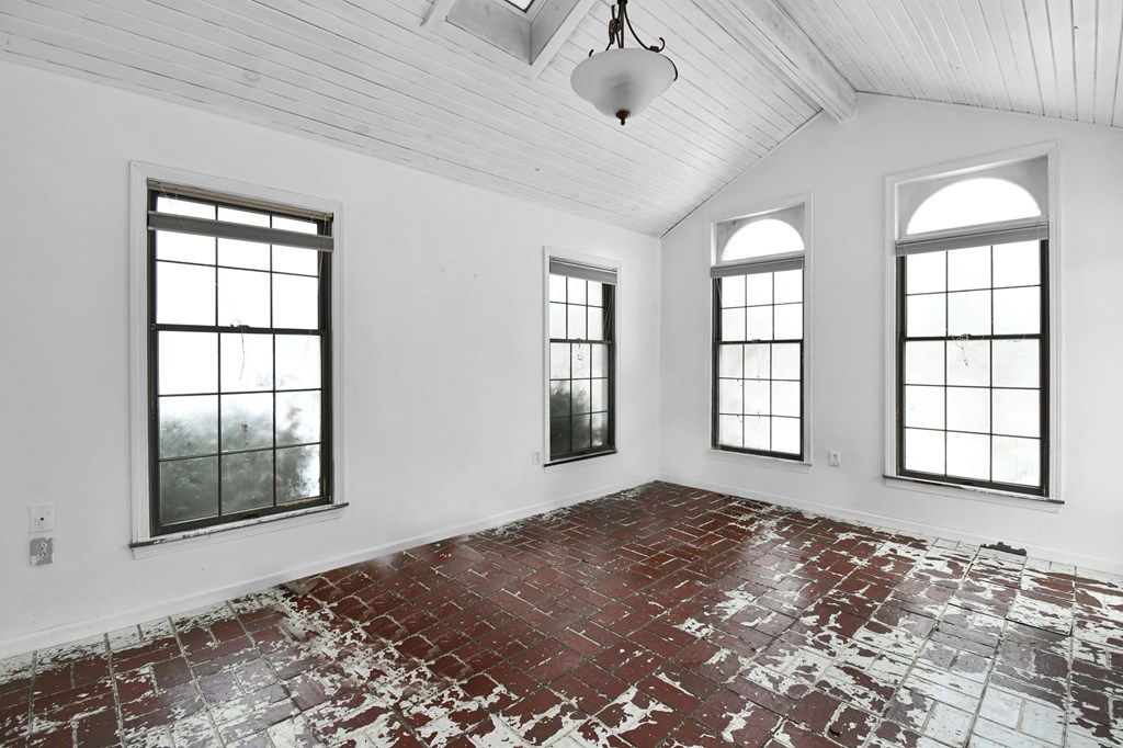 309 Vanderbilt Road, Mansfield, Ohio 44904, 2 Bedrooms Bedrooms, ,2 BathroomsBathrooms,Residential,For Sale,Vanderbilt Road,9070308