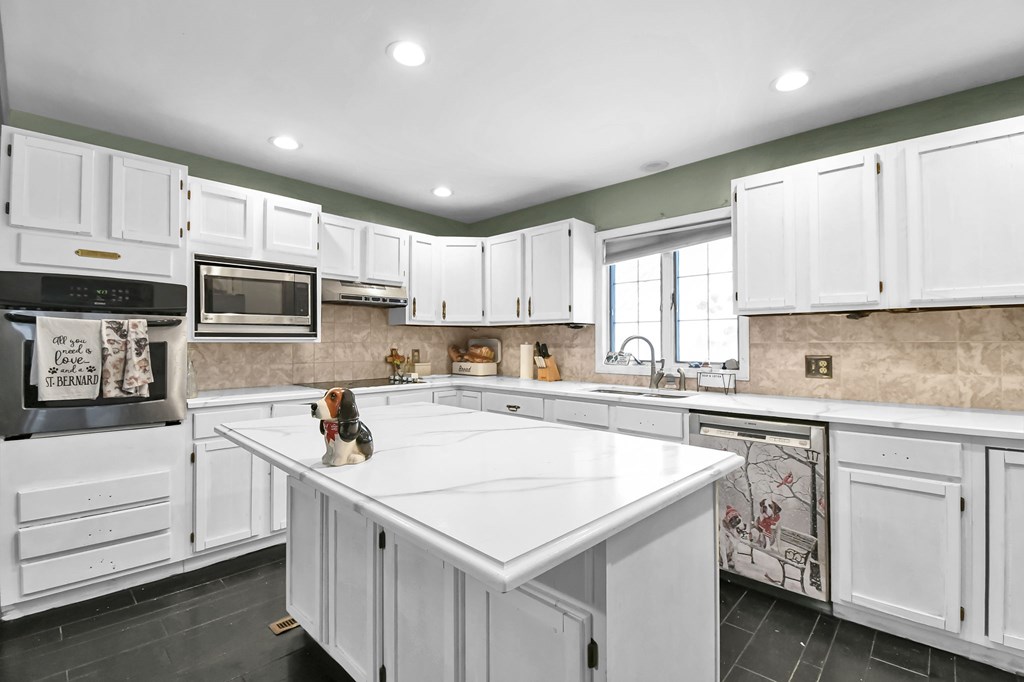 309 Vanderbilt Road, Mansfield, Ohio 44904, 2 Bedrooms Bedrooms, ,2 BathroomsBathrooms,Residential,For Sale,Vanderbilt Road,9070308