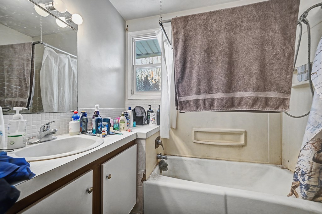 952 - 954 Mayflower Avenue, Mansfield, Ohio 44905, 4 Bedrooms Bedrooms, ,Residential Income,For Sale,- 954 Mayflower Avenue,9070343