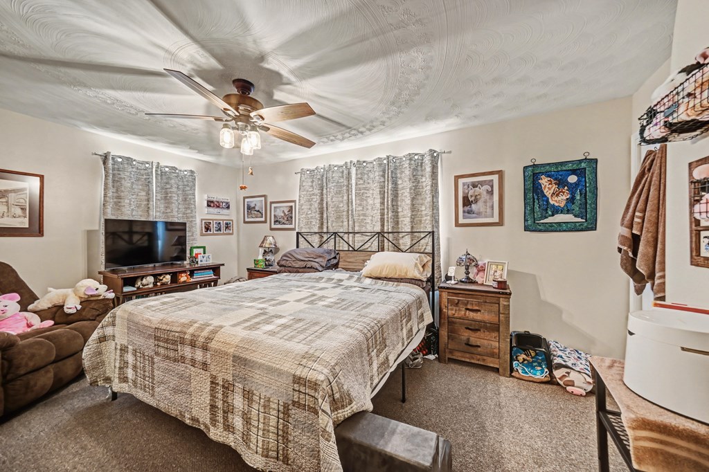 942 -944 Mayflower Avenue, Mansfield, Ohio 44905, 4 Bedrooms Bedrooms, ,Residential Income,For Sale,-944 Mayflower Avenue,9070346