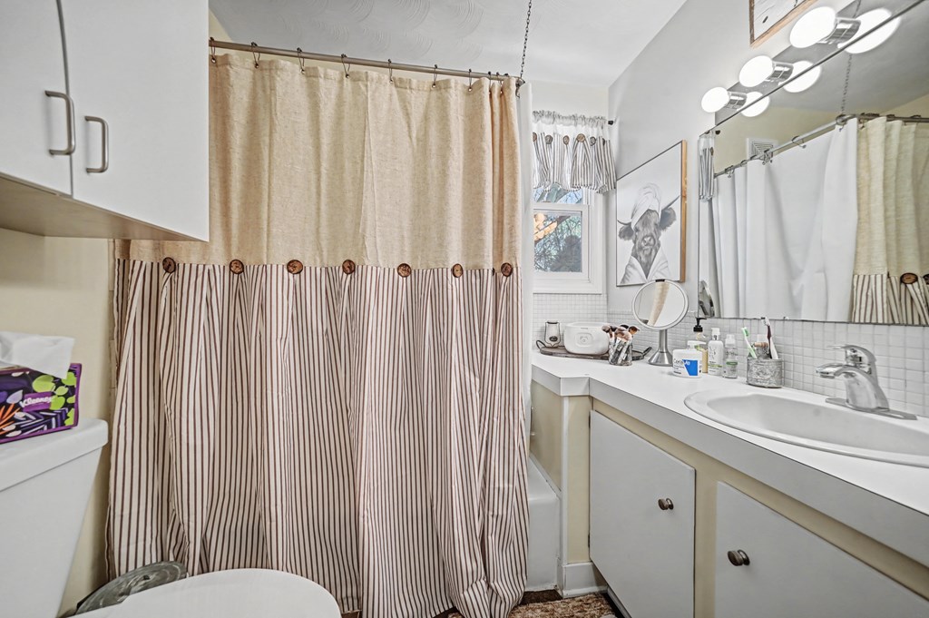 942 -944 Mayflower Avenue, Mansfield, Ohio 44905, 4 Bedrooms Bedrooms, ,Residential Income,For Sale,-944 Mayflower Avenue,9070346