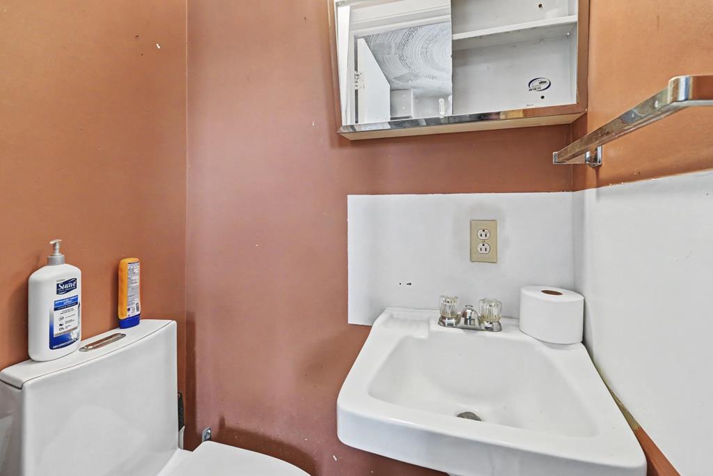 942 -944 Mayflower Avenue, Mansfield, Ohio 44905, 4 Bedrooms Bedrooms, ,Residential Income,For Sale,-944 Mayflower Avenue,9070346