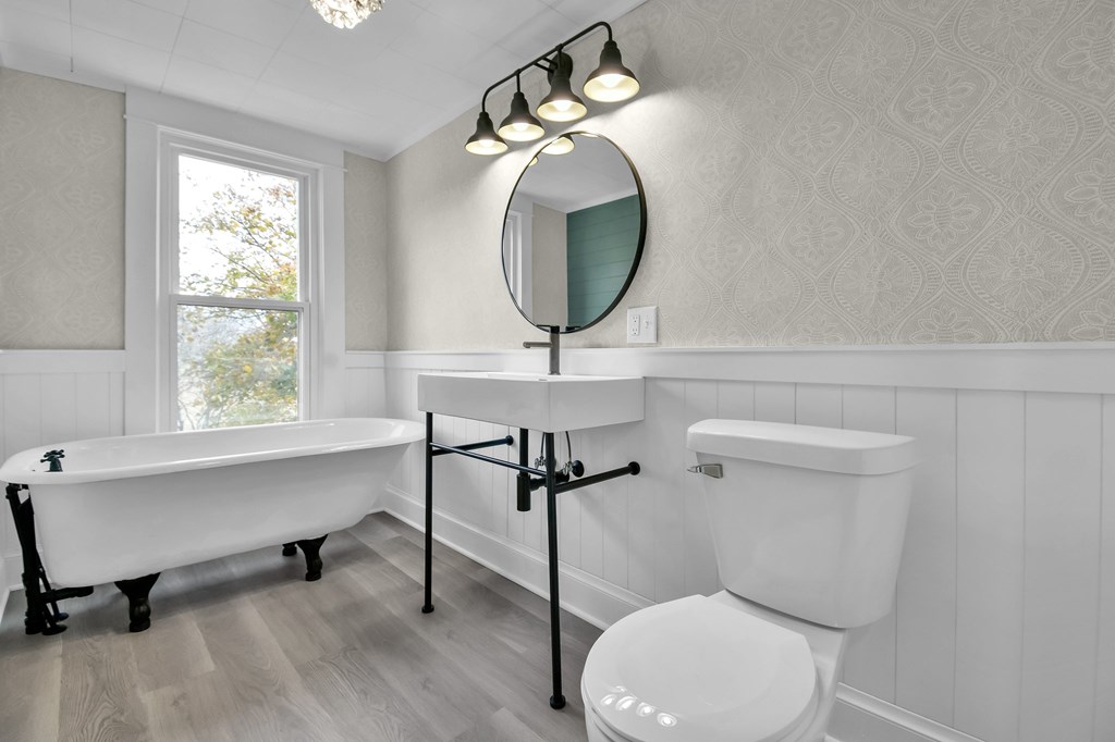 453 E Mansfield Street, New Washington, Ohio 44854, 3 Bedrooms Bedrooms, ,2 BathroomsBathrooms,Residential,For Sale,Mansfield Street,9070403