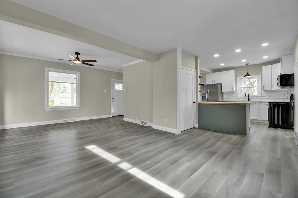 453 E Mansfield Street, New Washington, Ohio 44854, 3 Bedrooms Bedrooms, ,2 BathroomsBathrooms,Residential,For Sale,Mansfield Street,9070403