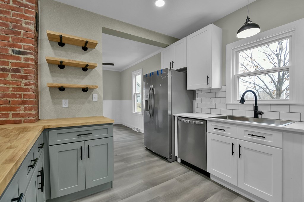 453 E Mansfield Street, New Washington, Ohio 44854, 3 Bedrooms Bedrooms, ,2 BathroomsBathrooms,Residential,For Sale,Mansfield Street,9070403