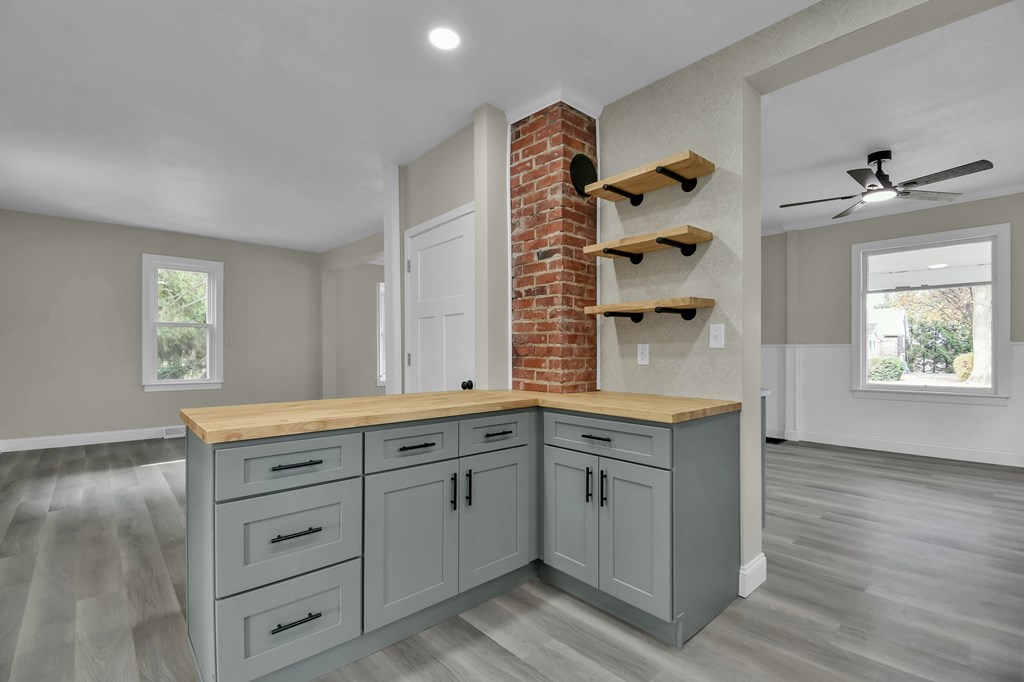 453 E Mansfield Street, New Washington, Ohio 44854, 3 Bedrooms Bedrooms, ,2 BathroomsBathrooms,Residential,For Sale,Mansfield Street,9070403