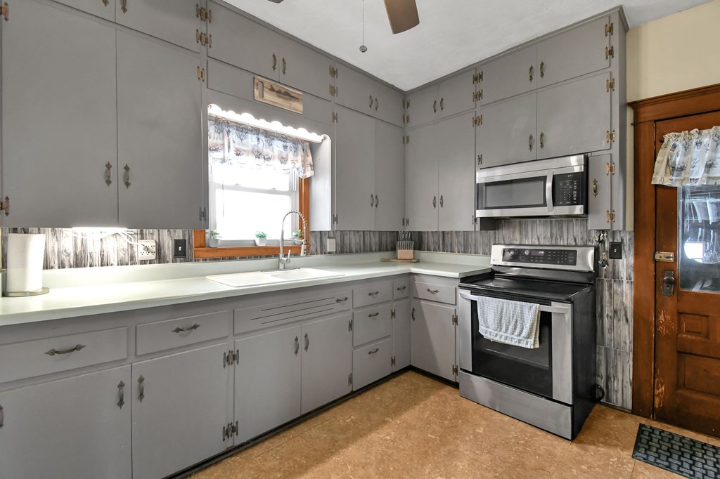 419 Maplewood Street, Willard, Ohio 44890, 4 Bedrooms Bedrooms, ,1 BathroomBathrooms,Residential,For Sale,Maplewood Street,9070409 419 Maplewood Street, Willard, Ohio 44890, 4 Bedrooms Bedrooms, ,1 BathroomBathrooms,Residential,For Sale,Maplewood Street,9070409