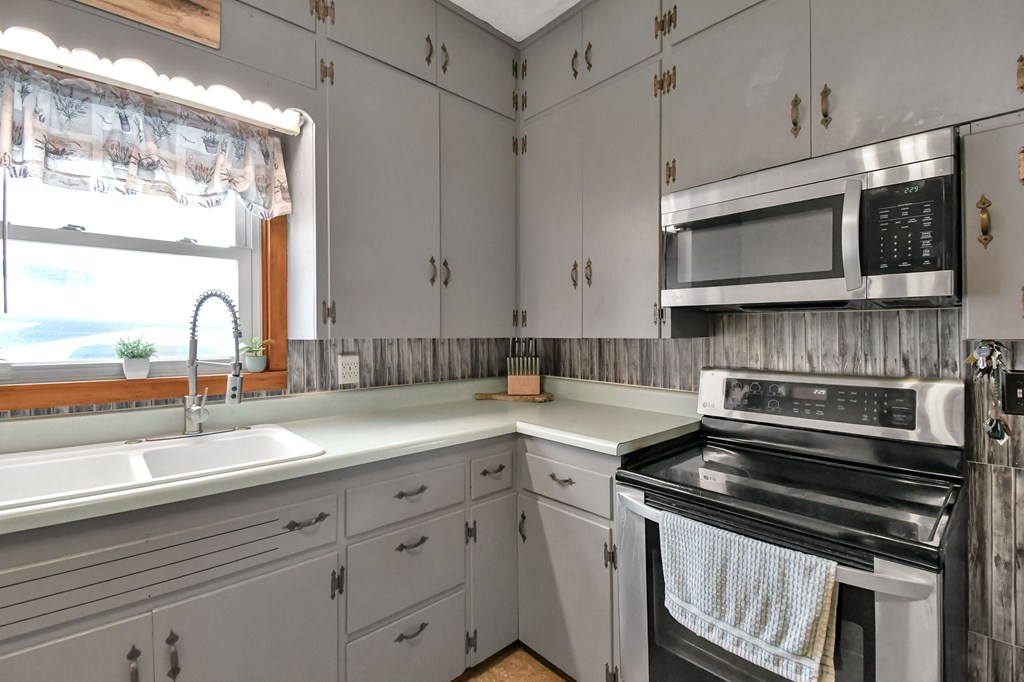 419 Maplewood Street, Willard, Ohio 44890, 4 Bedrooms Bedrooms, ,1 BathroomBathrooms,Residential,For Sale,Maplewood Street,9070409 419 Maplewood Street, Willard, Ohio 44890, 4 Bedrooms Bedrooms, ,1 BathroomBathrooms,Residential,For Sale,Maplewood Street,9070409