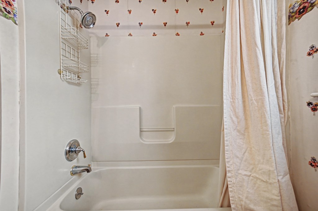 1326 Rosedale Drive, Mansfield, Ohio 44906, 4 Bedrooms Bedrooms, ,2 BathroomsBathrooms,Residential,For Sale,Rosedale Drive,9070413