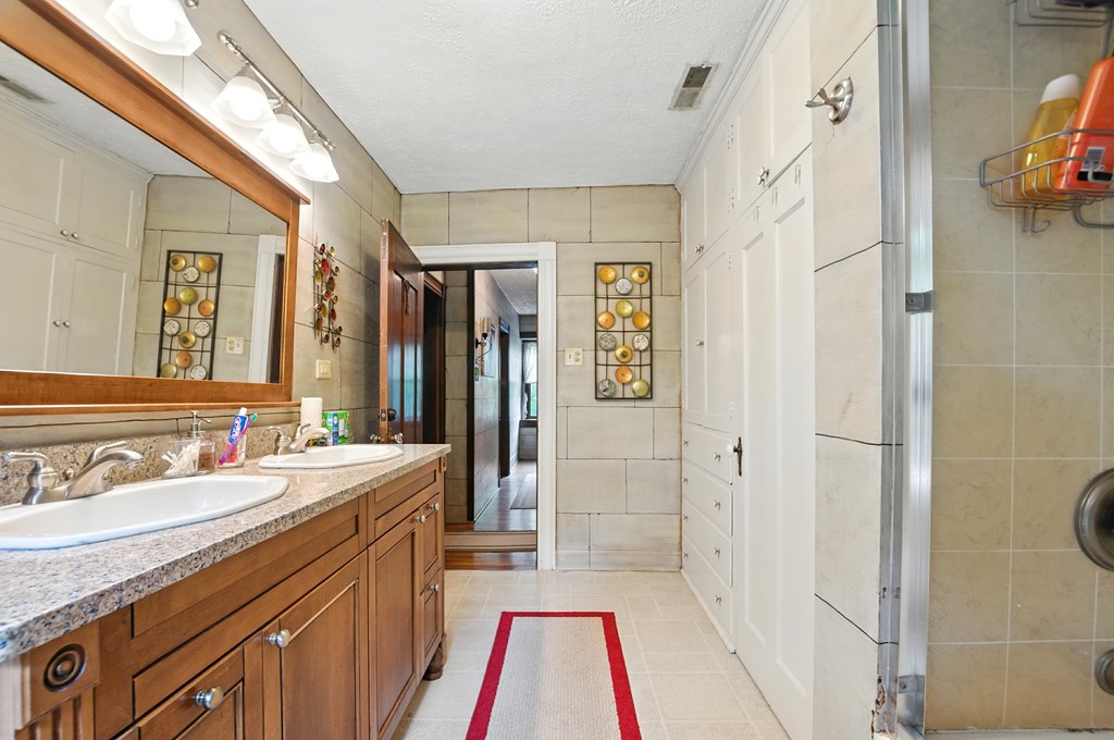 291 N Stewart Road, Mansfield, Ohio 44905, 6 Bedrooms Bedrooms, ,4 BathroomsBathrooms,Residential,For Sale,Stewart Road,9067300