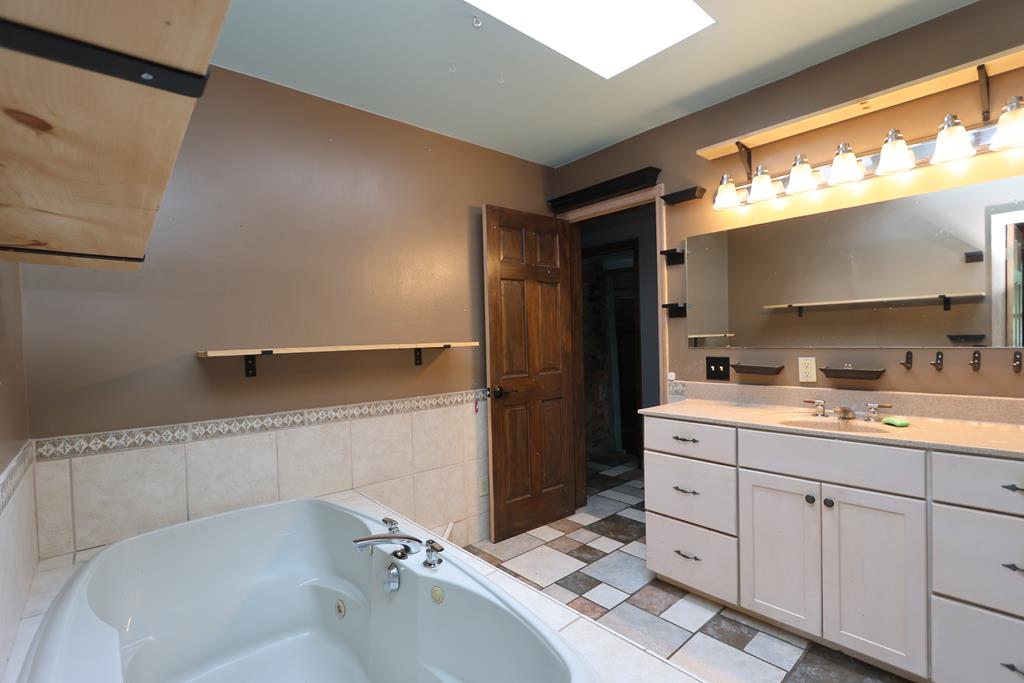 291 N Stewart Road, Mansfield, Ohio 44905, 6 Bedrooms Bedrooms, ,4 BathroomsBathrooms,Residential,For Sale,Stewart Road,9067300