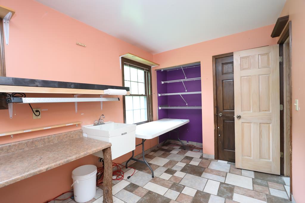 291 N Stewart Road, Mansfield, Ohio 44905, 6 Bedrooms Bedrooms, ,4 BathroomsBathrooms,Residential,For Sale,Stewart Road,9067300