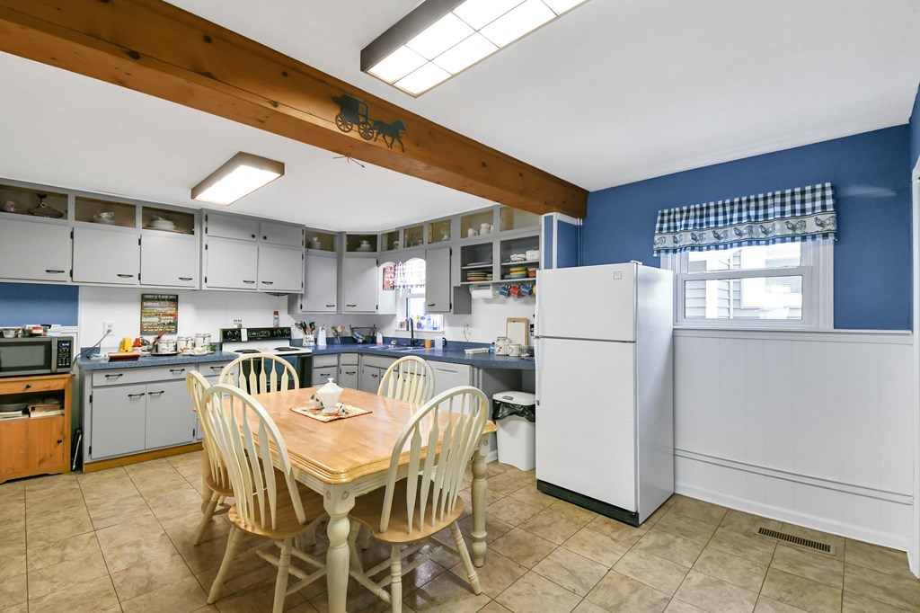 406 W Emerald Street, Willard, Ohio 44890, 2 Bedrooms Bedrooms, ,1 BathroomBathrooms,Residential,For Sale,Emerald Street,9070452