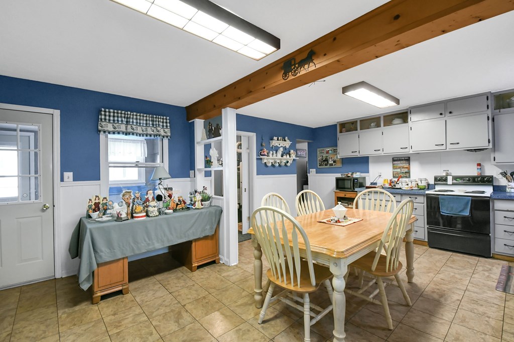 406 W Emerald Street, Willard, Ohio 44890, 2 Bedrooms Bedrooms, ,1 BathroomBathrooms,Residential,For Sale,Emerald Street,9070452