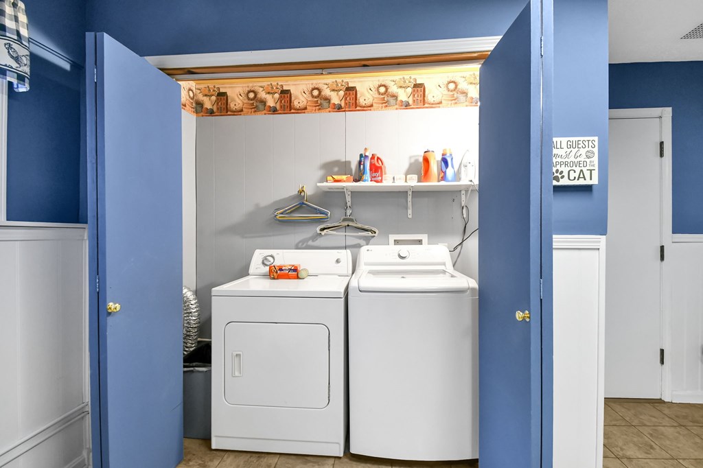 406 W Emerald Street, Willard, Ohio 44890, 2 Bedrooms Bedrooms, ,1 BathroomBathrooms,Residential,For Sale,Emerald Street,9070452