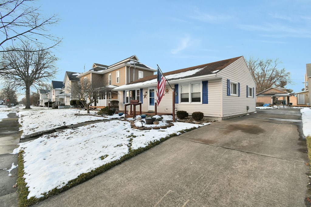 406 W Emerald Street, Willard, Ohio 44890, 2 Bedrooms Bedrooms, ,1 BathroomBathrooms,Residential,For Sale,Emerald Street,9070452