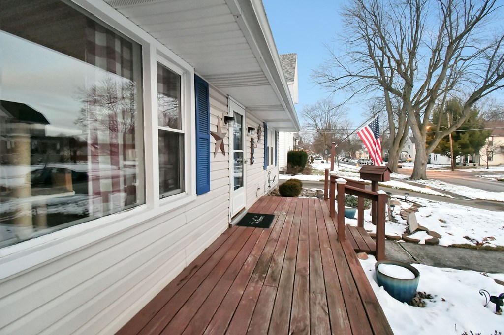 406 W Emerald Street, Willard, Ohio 44890, 2 Bedrooms Bedrooms, ,1 BathroomBathrooms,Residential,For Sale,Emerald Street,9070452