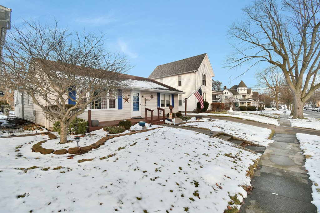 406 W Emerald Street, Willard, Ohio 44890, 2 Bedrooms Bedrooms, ,1 BathroomBathrooms,Residential,For Sale,Emerald Street,9070452