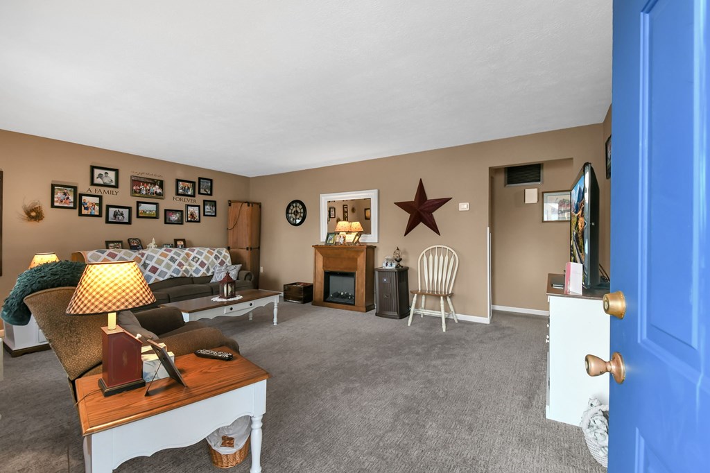 406 W Emerald Street, Willard, Ohio 44890, 2 Bedrooms Bedrooms, ,1 BathroomBathrooms,Residential,For Sale,Emerald Street,9070452