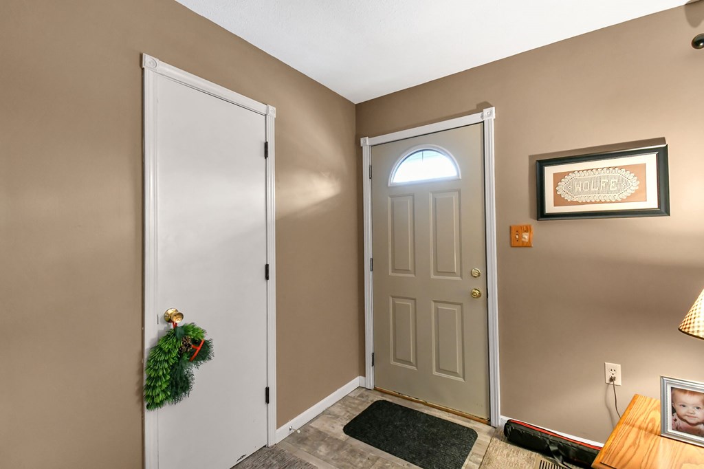 406 W Emerald Street, Willard, Ohio 44890, 2 Bedrooms Bedrooms, ,1 BathroomBathrooms,Residential,For Sale,Emerald Street,9070452