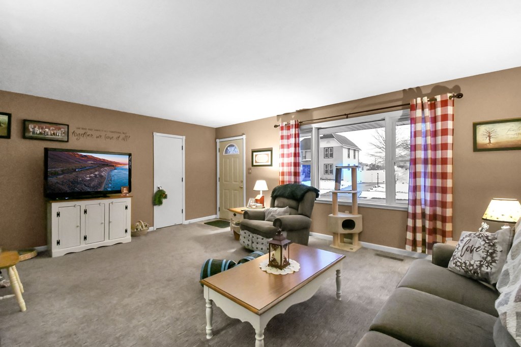 406 W Emerald Street, Willard, Ohio 44890, 2 Bedrooms Bedrooms, ,1 BathroomBathrooms,Residential,For Sale,Emerald Street,9070452