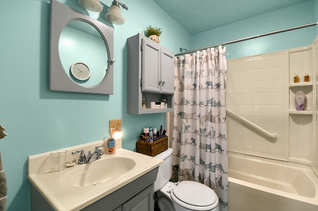 406 W Emerald Street, Willard, Ohio 44890, 2 Bedrooms Bedrooms, ,1 BathroomBathrooms,Residential,For Sale,Emerald Street,9070452