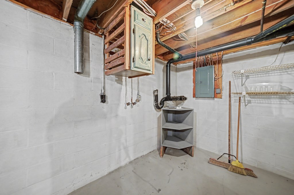 1187 -1189 Fleming Falls Road, Mansfield, Ohio 44905, 4 Bedrooms Bedrooms, ,Residential Income,For Sale,-1189 Fleming Falls Road,9070475 1187 -1189 Fleming Falls Road, Mansfield, Ohio 44905, 4 Bedrooms Bedrooms, ,Residential Income,For Sale,-1189 Fleming Falls Road,9070475