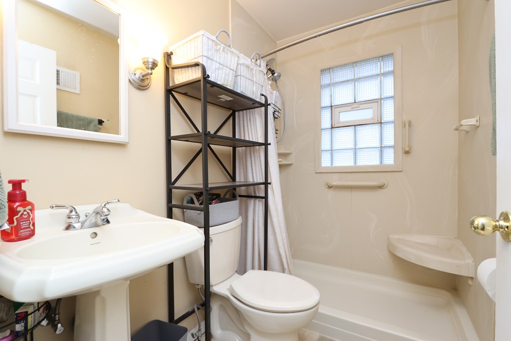 76 Harvard Avenue, Mansfield, Ohio 44906, 3 Bedrooms Bedrooms, ,1 BathroomBathrooms,Residential,For Sale,Harvard Avenue,9070489