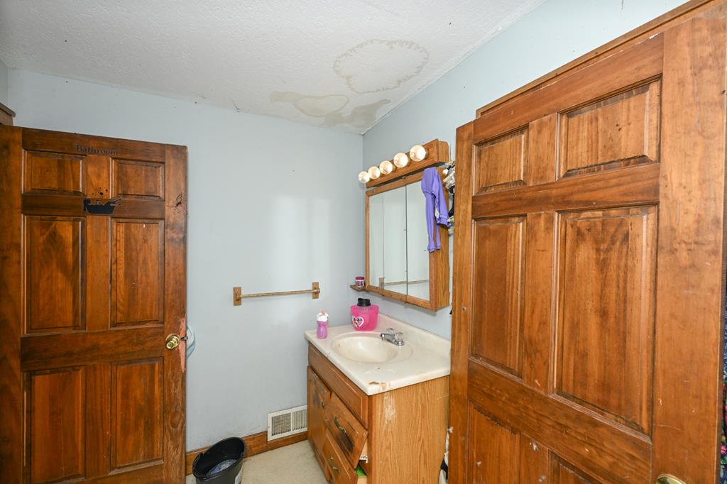 600 Brown Street, Akron, Ohio 44311, 4 Bedrooms Bedrooms, ,1 BathroomBathrooms,Residential,For Sale,Brown Street,9070502