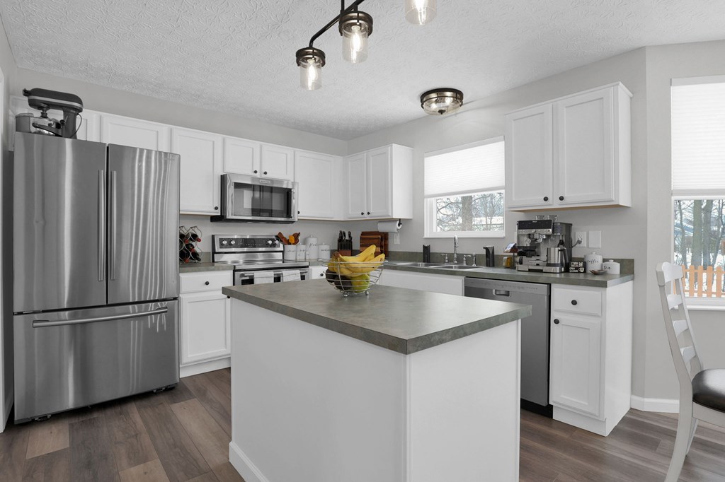 2106 Stoneside Drive, Hilliard, Ohio 43026, 3 Bedrooms Bedrooms, ,2 BathroomsBathrooms,Residential,For Sale,Stoneside Drive,9070538